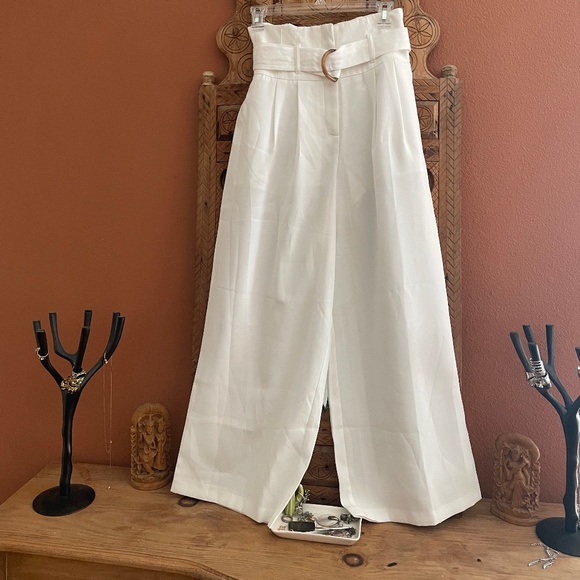 VENUS Pants - NWOT WHITE GOUCHO STYLE BELTED PANTS (4)